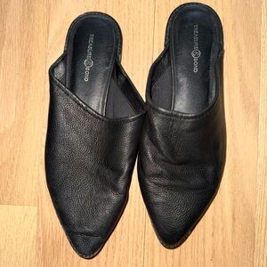 Treasure & Bond Black Pointed Leather Slip-On Mules